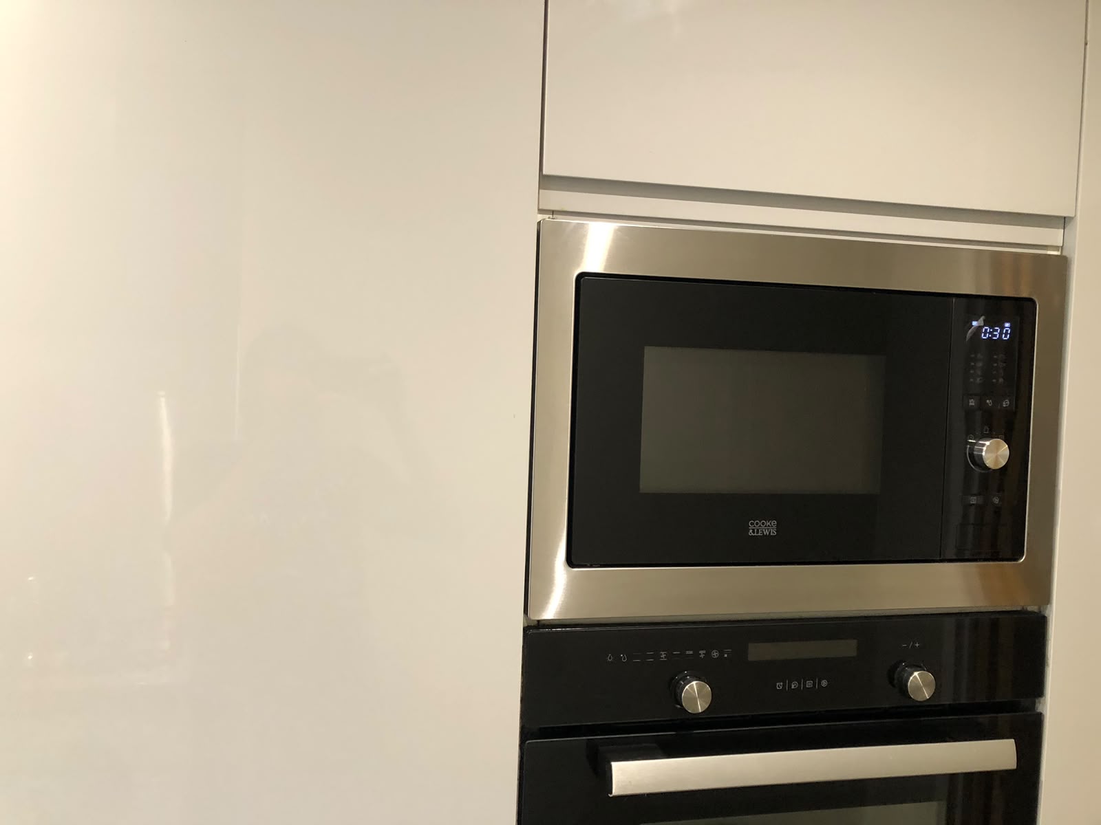 Spotless built-in oven and microwave unit
